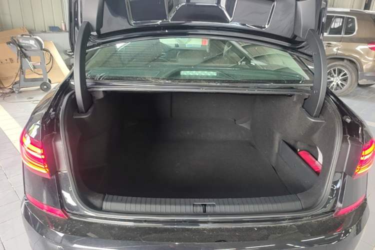 Used Volkswagen Passat 2025 Outstanding Model 280TSI Business Edition Trunk