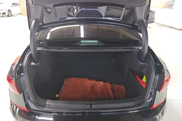 Used Volkswagen Passat 2025 Outstanding Model 380TSI Starry Dragon Edition Trunk
