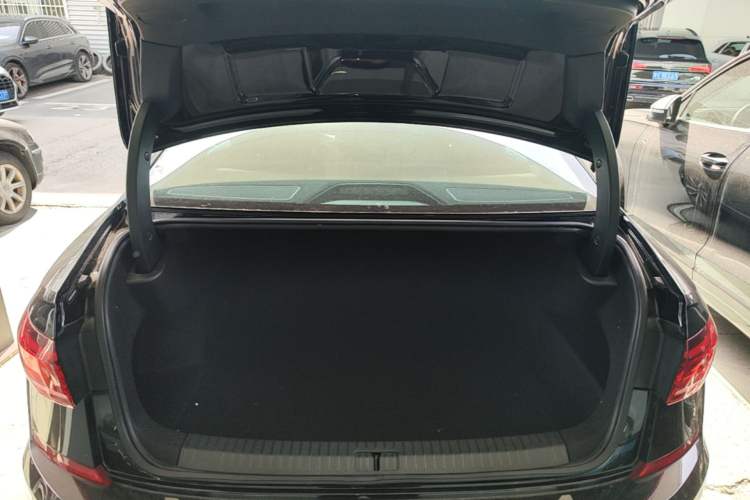Used Volkswagen Passat 2025 Outstanding Model 380TSI Dragon Glory Edition Trunk