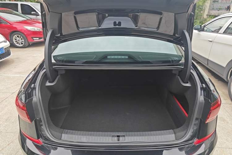 Used Volkswagen Passat 2025 Outstanding Model 280TSI Business Edition Trunk