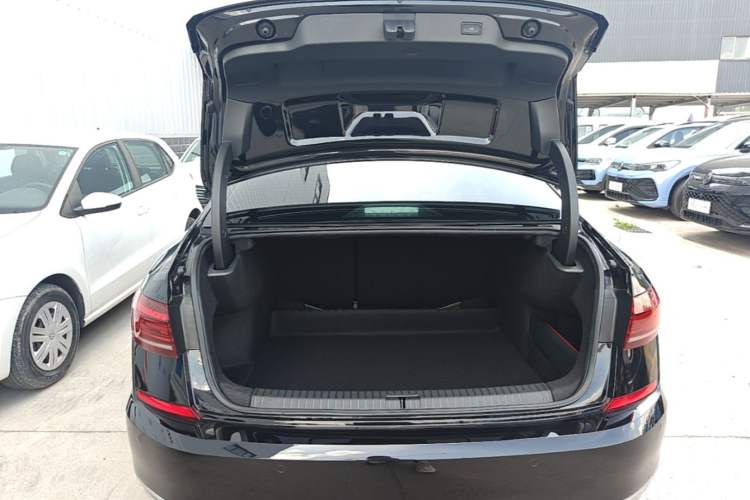 Used Volkswagen Passat 2025 Outstanding Model 380TSI Dragon Glory Edition Trunk