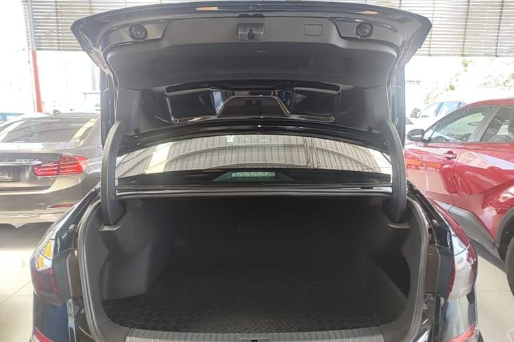 Used Volkswagen Passat 2025 Outstanding Model 330TSI Starry Elite Edition Trunk