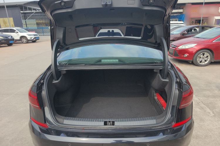 Used Volkswagen Passat 2025 Outstanding Model 330TSI Starry Elite Edition Trunk