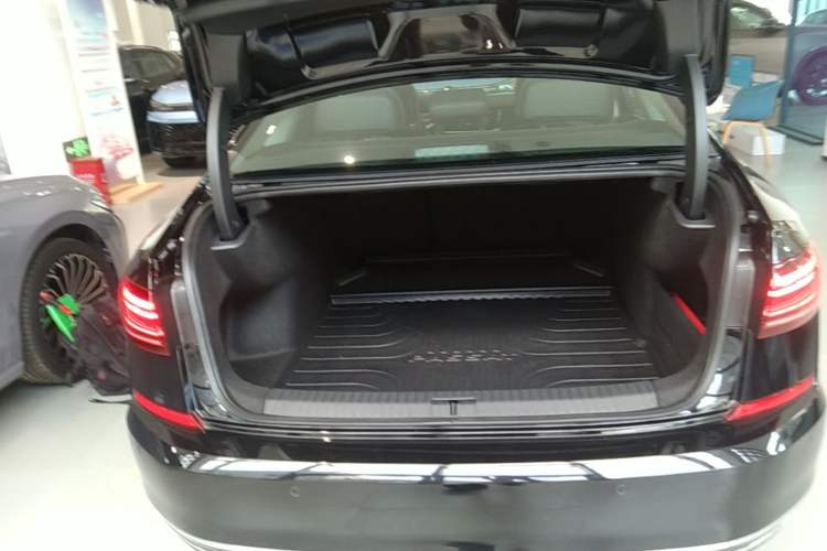 Used Volkswagen Passat 2025 Outstanding Model 380TSI Dragon Glory Edition Trunk