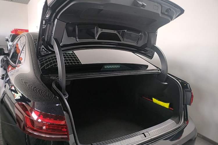 Used Volkswagen Passat 2025 Premium Version 380TSI Dragon Edition Trunk