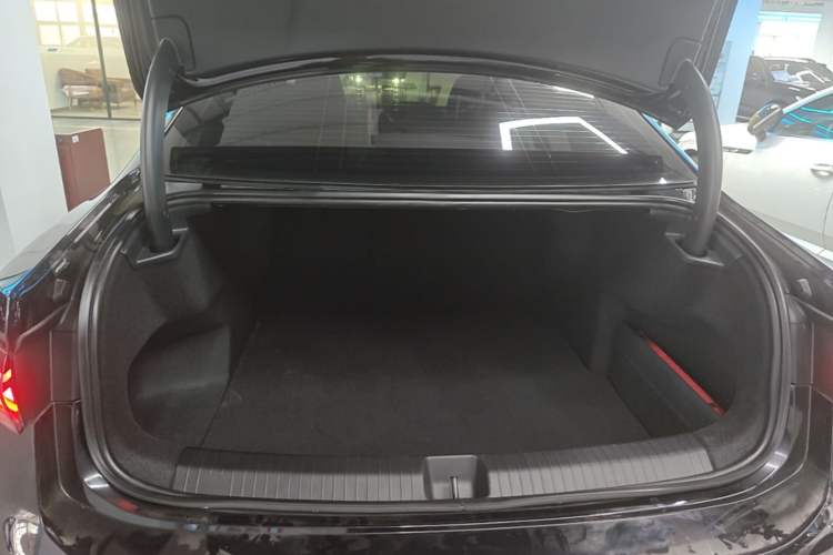 Used Volkswagen Passat 2025 Pro 380TSI Dragon Glory Edition Trunk