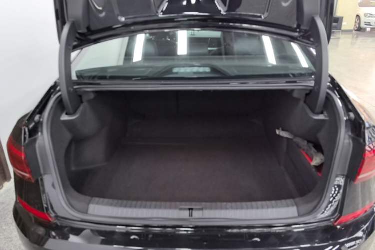 Used Volkswagen Passat 2025 Outstanding Model 280TSI Business Edition Trunk