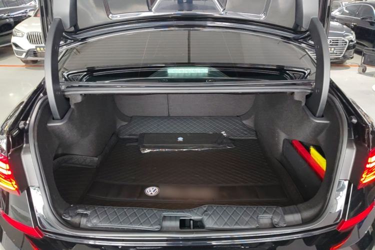 Used Volkswagen Passat 2025 Outstanding Model 330TSI Starry Elite Edition Trunk