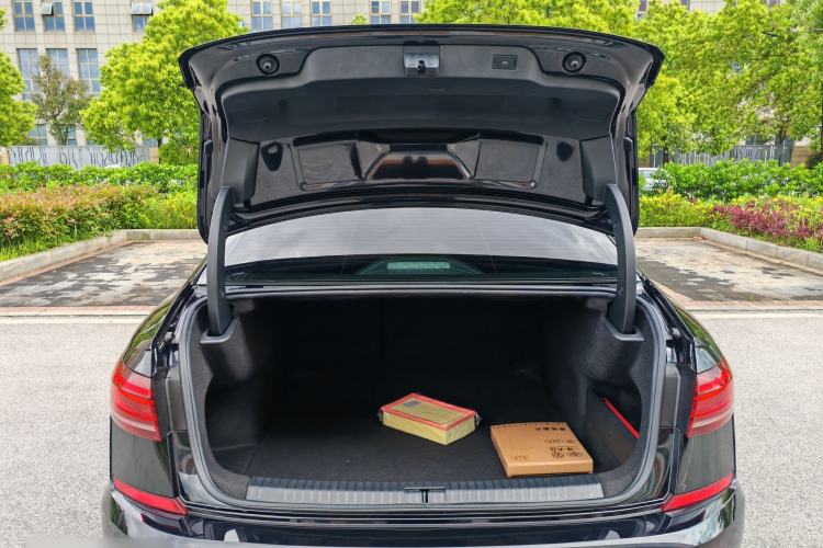 Used Volkswagen Passat 2025 Outstanding Model 380TSI Dragon Glory Edition Trunk
