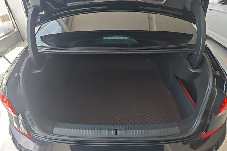 Used Volkswagen Passat 2025 Outstanding Model 330TSI Starry Elite Edition Trunk