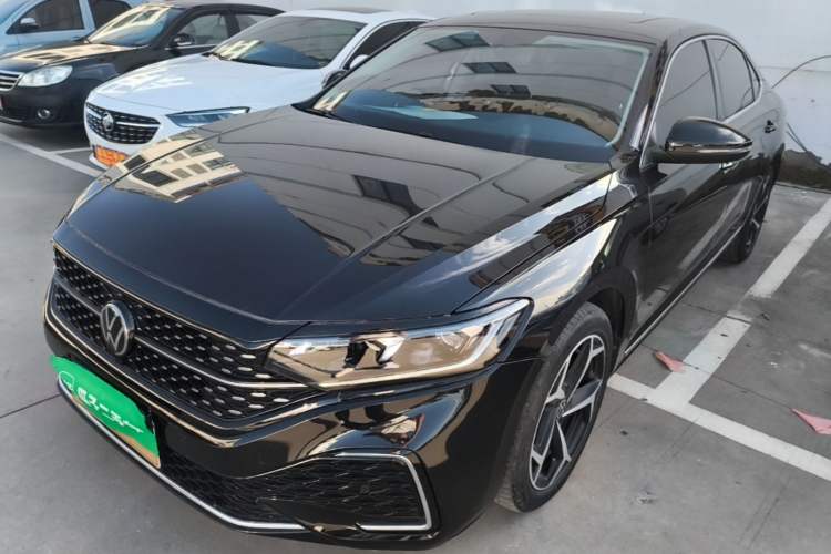 Volkswagen Passat 2025 Outstanding Model 330TSI Starry Elite Edition