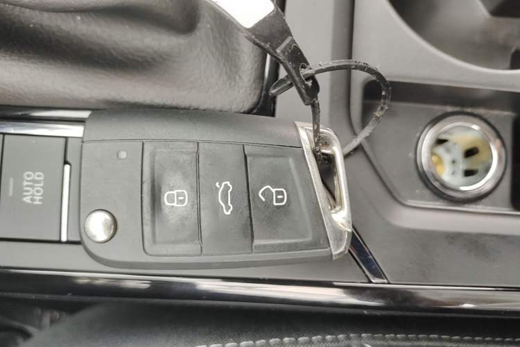 Used Volkswagen Passat 2025 Outstanding Model 280TSI Business Edition Vehicle Key