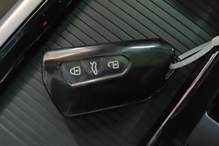 Used Volkswagen Passat 2025 Pro 380TSI Dragon Edition Vehicle Key