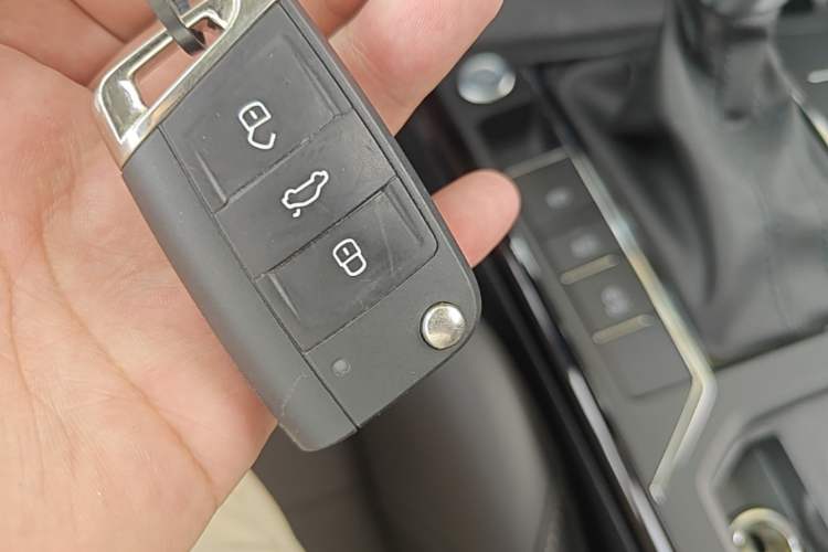 Used Volkswagen Passat 2025 Outstanding Model 280TSI Business Edition Vehicle Key