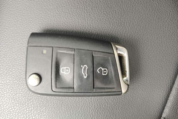 Used Volkswagen Passat 2025 Outstanding Model 280TSI Business Edition Vehicle Key