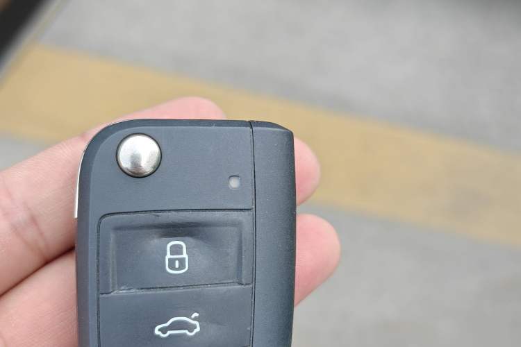 Used Volkswagen Passat 2025 Outstanding Model 280TSI Business Edition Vehicle Key