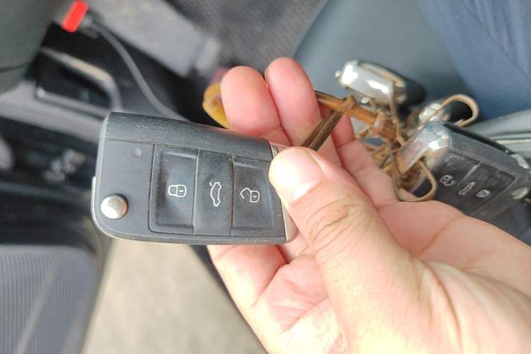 Used Volkswagen Passat 2025 Outstanding Model 280TSI Business Edition Vehicle Key