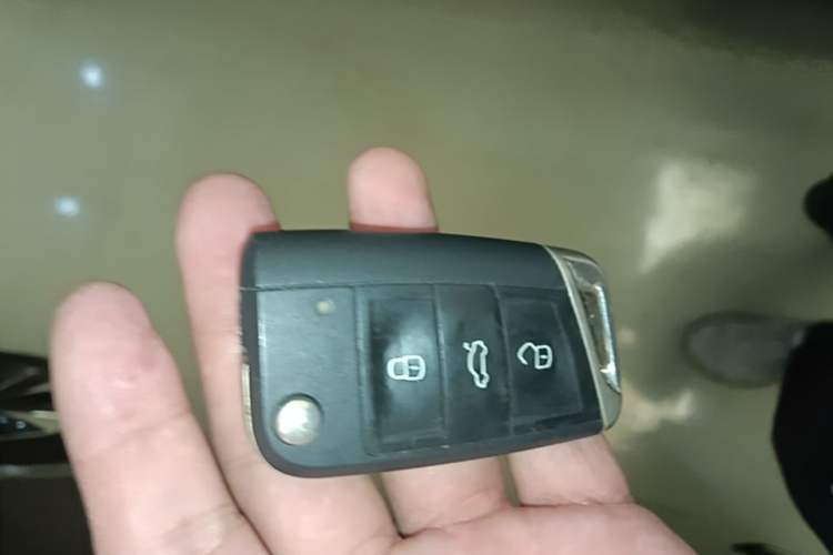 Used Volkswagen Passat 2025 Outstanding Model 280TSI Business Edition Vehicle Key