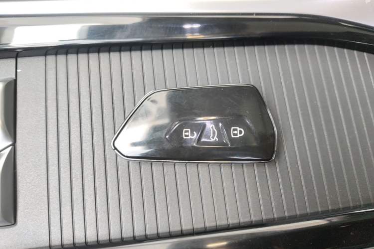 Used Volkswagen Passat 2025 Pro 380TSI Dragon Supreme Edition Vehicle Key