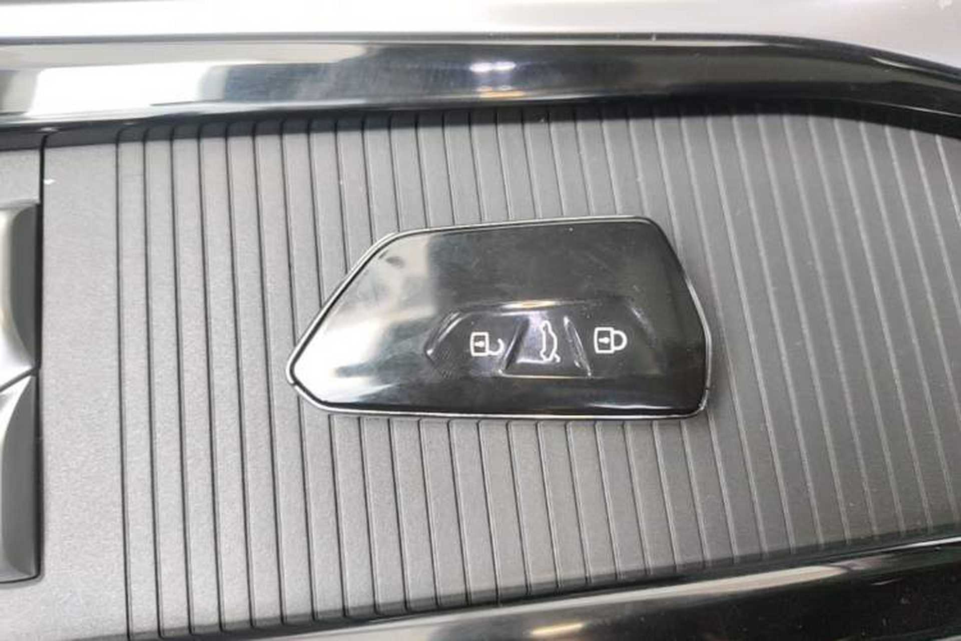 Used Volkswagen Passat 2025 Pro 380TSI Dragon Supreme Edition Vehicle Key