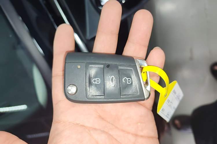 Used Volkswagen Passat 2025 Outstanding Model 280TSI Business Edition Vehicle Key