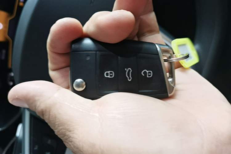 Used Volkswagen Passat 2025 Outstanding Model 280TSI Business Edition Vehicle Key
