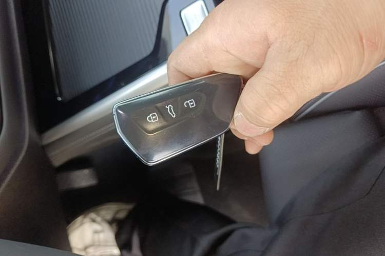 Used Volkswagen Passat 2025 Pro 380TSI Dragon Edition Vehicle Key