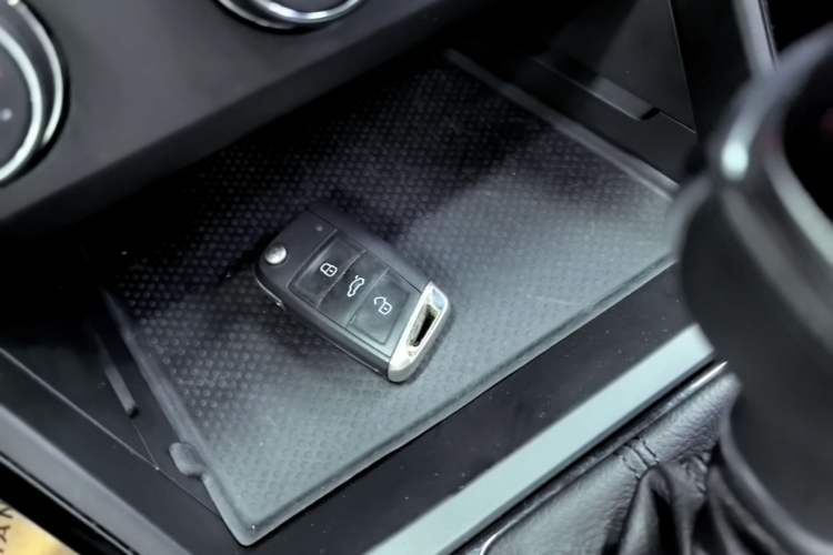 Used Volkswagen Passat 2025 Outstanding Model 280TSI Business Edition Vehicle Key