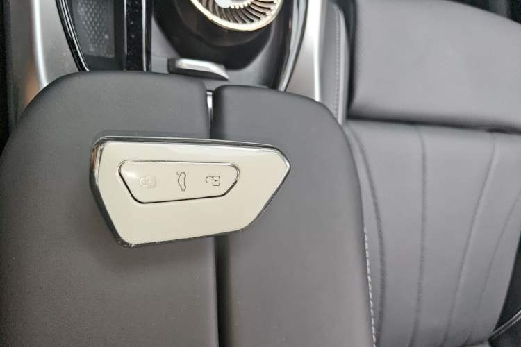 Used Volkswagen Passat 2025 Pro 380TSI Dragon Edition Vehicle Key