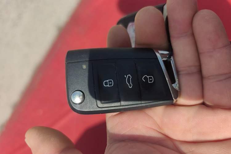 Used Volkswagen Passat 2025 Outstanding Model 280TSI Business Edition Vehicle Key