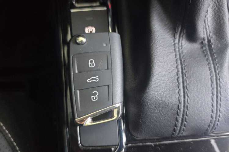 Used Volkswagen Passat 2025 Outstanding Model 380TSI Dragon Glory Edition Vehicle Key