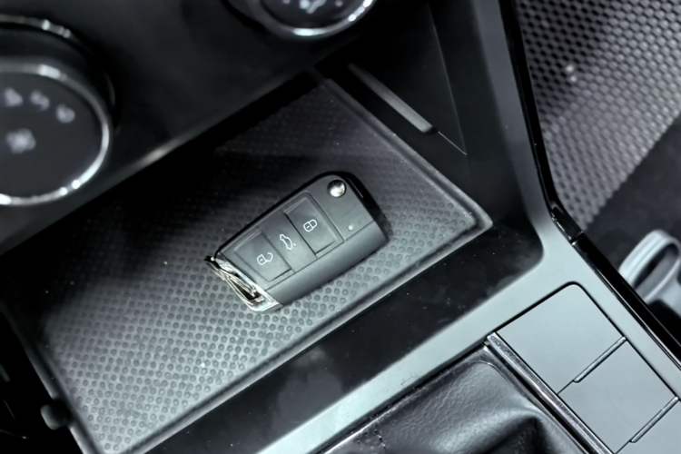 Used Volkswagen Passat 2025 Outstanding Model 280TSI Business Edition Vehicle Key