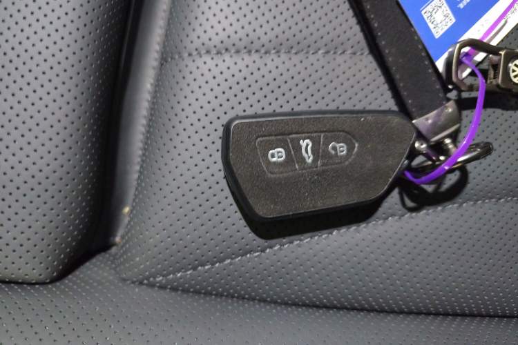 Used Volkswagen Passat 2025 Pro 380TSI Dragon Glory Edition Vehicle Key