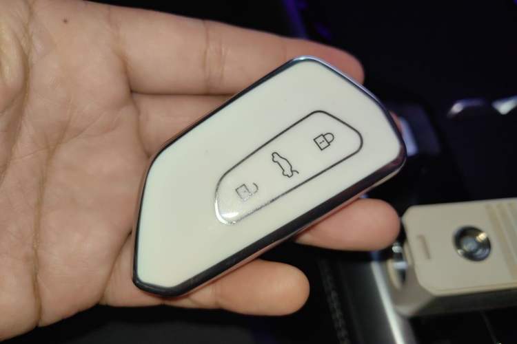 Used Volkswagen Passat 2025 Pro 380TSI Dragon Edition Vehicle Key