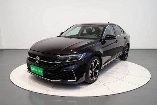 Ojetý Volkswagen Passat 2025 Outstanding Model 380TSI Starry Dragon Edition