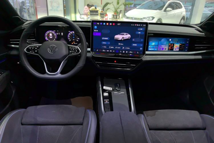 Used Volkswagen Passat 2025 Pro 380TSI Starry Dragon Luxury Edition Center Console