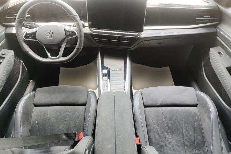 Used Volkswagen Passat 2025 Pro 380TSI Starry Dragon Luxury Edition Center Console