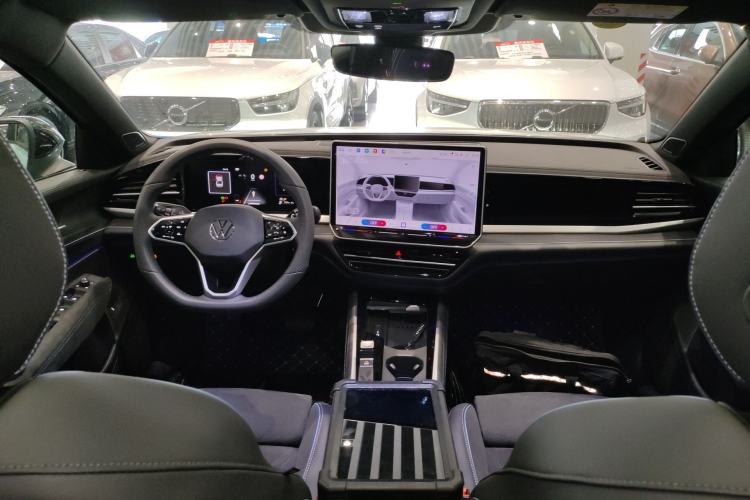 Used Volkswagen Passat 2025 Pro 380TSI Starry Dragon Luxury Edition Center Console