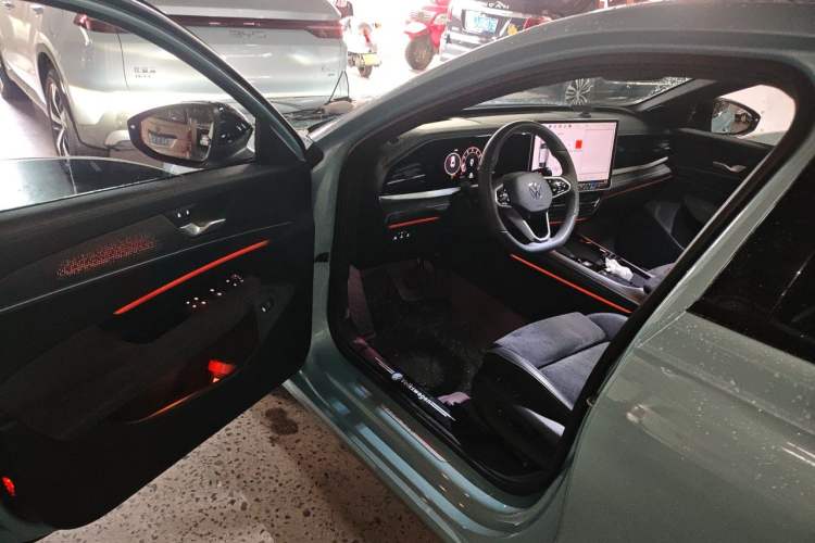 Used Volkswagen Passat 2025 Pro 380TSI Starry Dragon Luxury Edition Driver Seat
