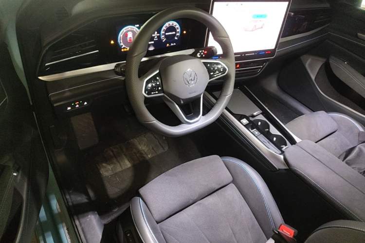 Used Volkswagen Passat 2025 Pro 380TSI Starry Dragon Luxury Edition Driver Seat