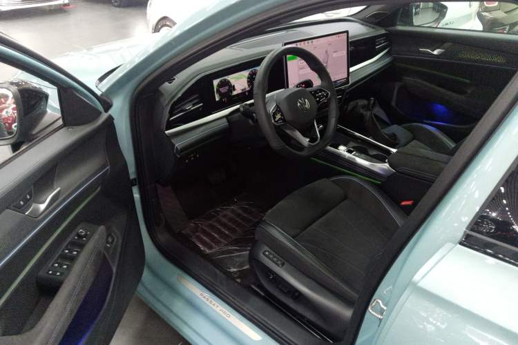 Used Volkswagen Passat 2025 Pro 380TSI Starry Dragon Luxury Edition Driver Seat