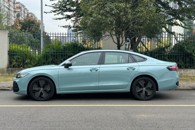 Used Volkswagen Passat 2025 Pro 380TSI Starry Dragon Luxury Edition Exterior 2