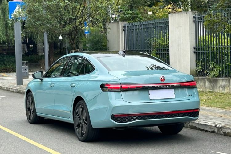 Used Volkswagen Passat 2025 Pro 380TSI Starry Dragon Luxury Edition Exterior 4