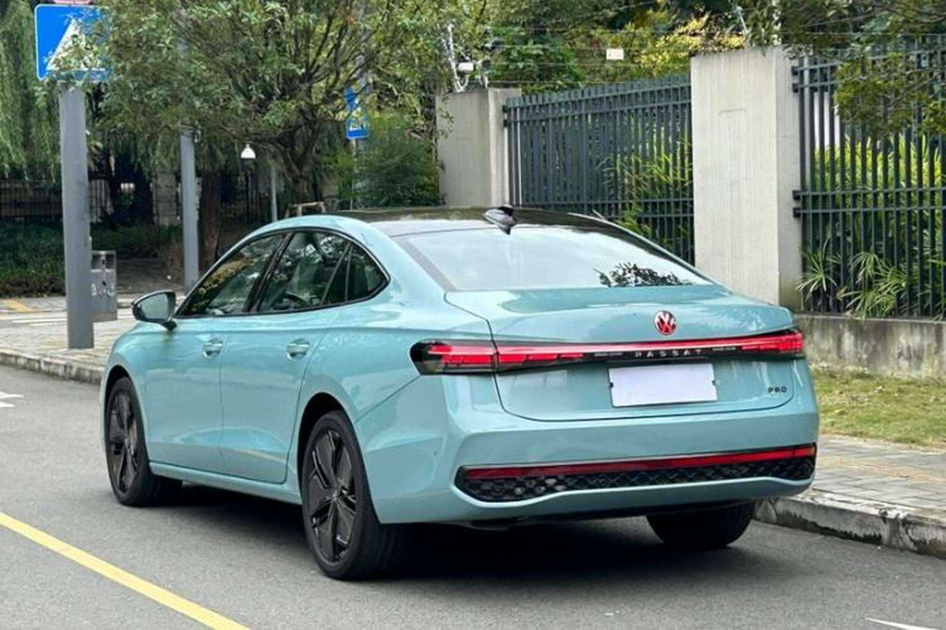 Used Volkswagen Passat 2025 Pro 380TSI Starry Dragon Luxury Edition Exterior 4