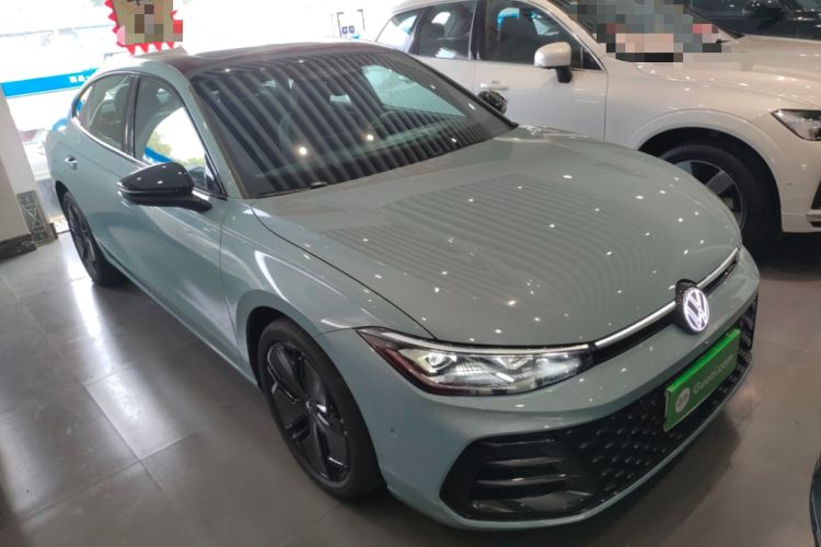Used Volkswagen Passat 2025 Pro 380TSI Starry Dragon Luxury Edition Front Right 45 Deg