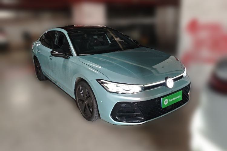 Used Volkswagen Passat 2025 Pro 380TSI Starry Dragon Luxury Edition Front Right 45 Deg