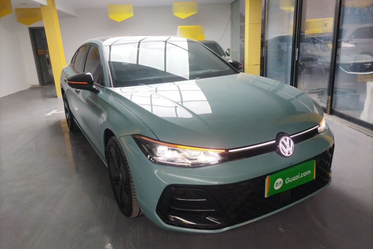 Used Volkswagen Passat 2025 Pro 380TSI Starry Dragon Luxury Edition Front Right 45 Deg