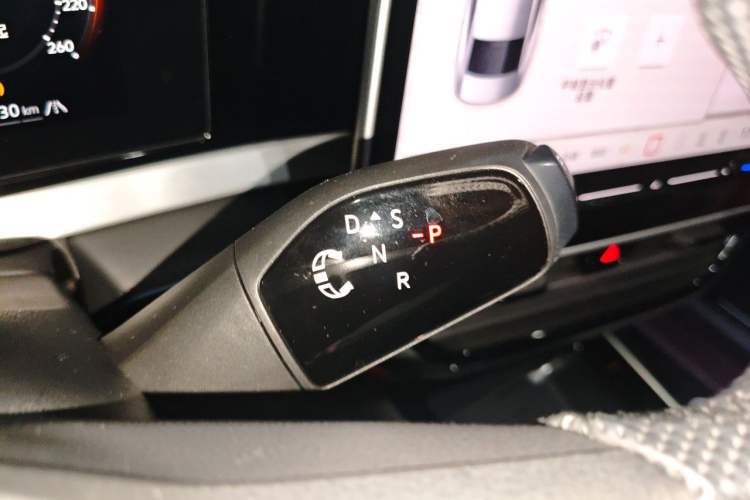 Used Volkswagen Passat 2025 Pro 380TSI Starry Dragon Luxury Edition Gear Lever