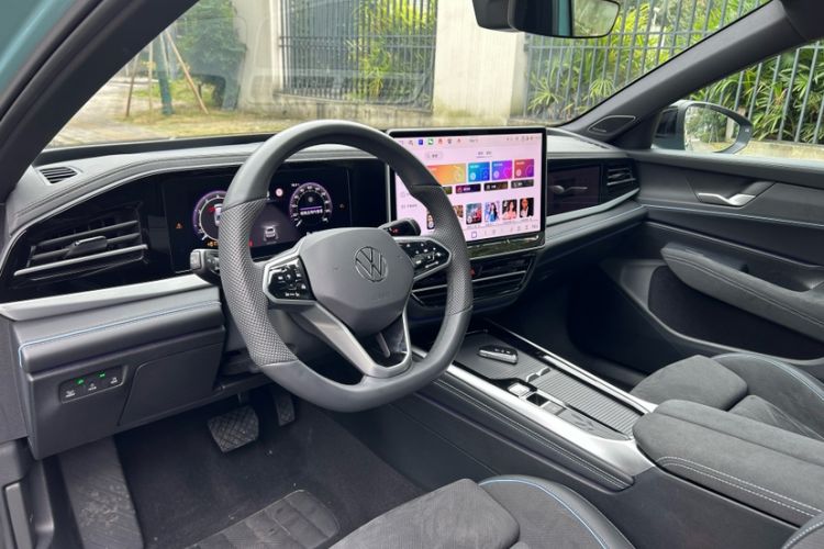 Used Volkswagen Passat 2025 Pro 380TSI Starry Dragon Luxury Edition Interior 2