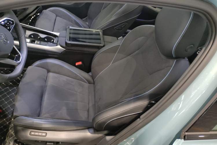 Used Volkswagen Passat 2025 Pro 380TSI Starry Dragon Luxury Edition Left Front Seat